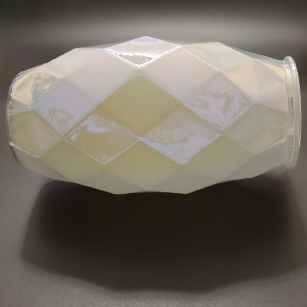 ✨️ Irredescent Pearl w/ Light Green Undertone 8 1/2" Modern Diamond Vase - Picture 9 of 10